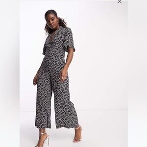 ASOS flutter sleeve jumpsuit in heart print, brand new with tags. Size US 4